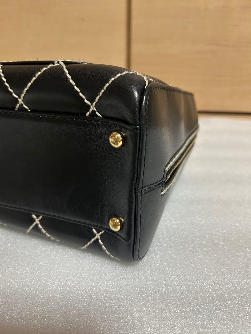 美品　シャネル　CHANEL ハンドバッグ　白ステッチ