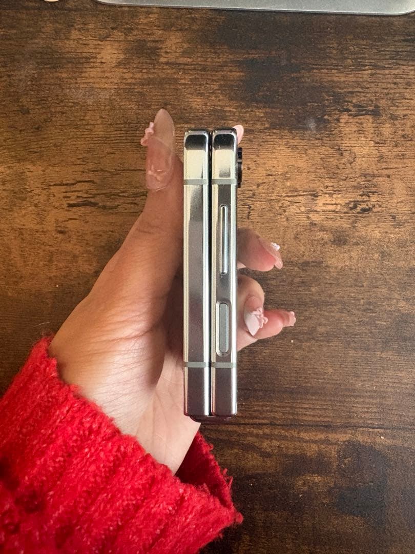 Galaxy zflip5 ミント 国内版