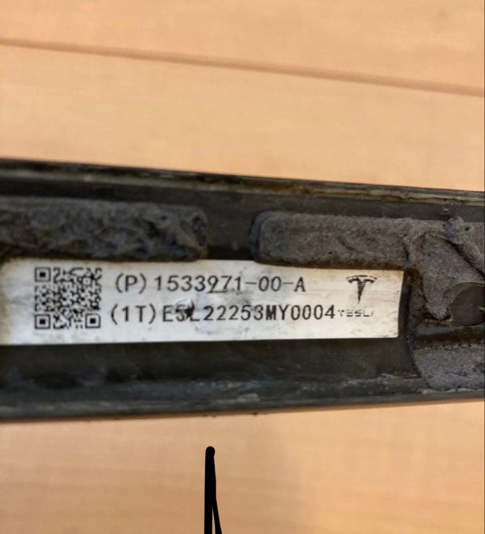 テスラ　モデルY リヤスポイラー　純正品　カーボン　美品