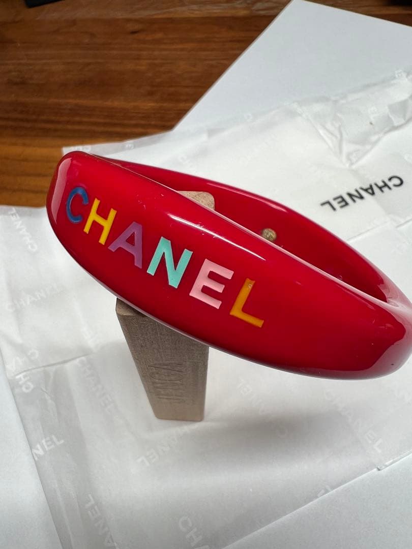 CHANEL シャネル レッド バンクル マルチカラーロゴ 刻印:08C