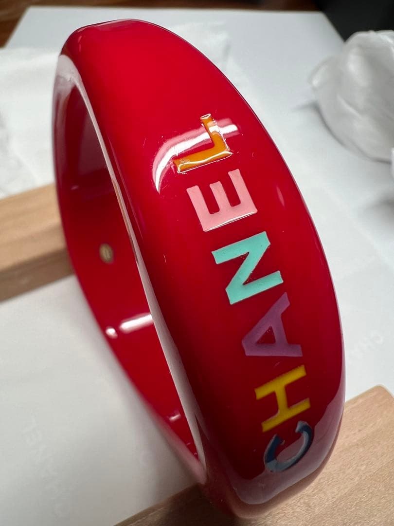 CHANEL シャネル レッド バンクル マルチカラーロゴ 刻印:08C