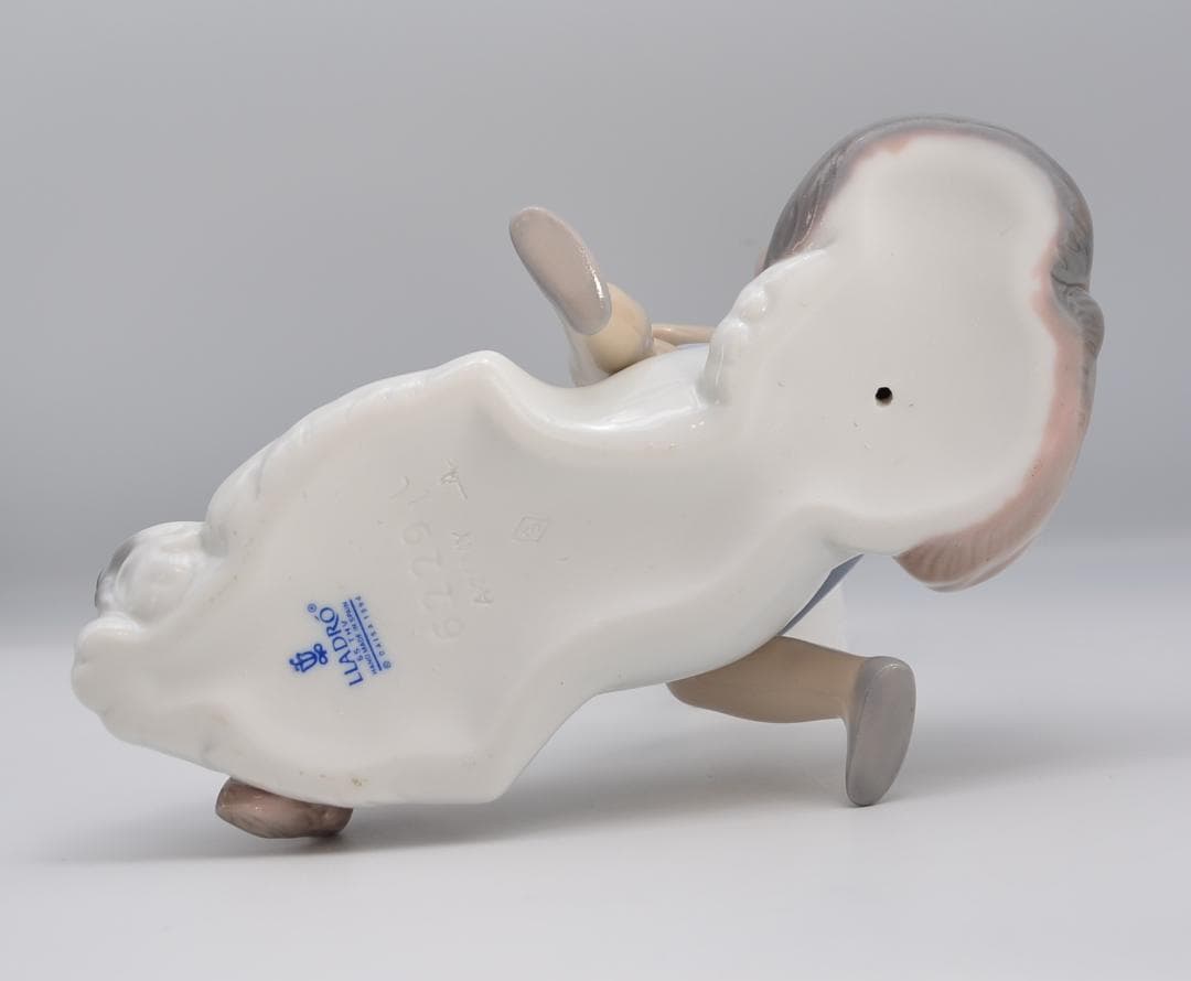 マスティフと遊ぶ　＃6229　★リヤドロ　スペイン　ポーセリン　絶版 ご成約済み