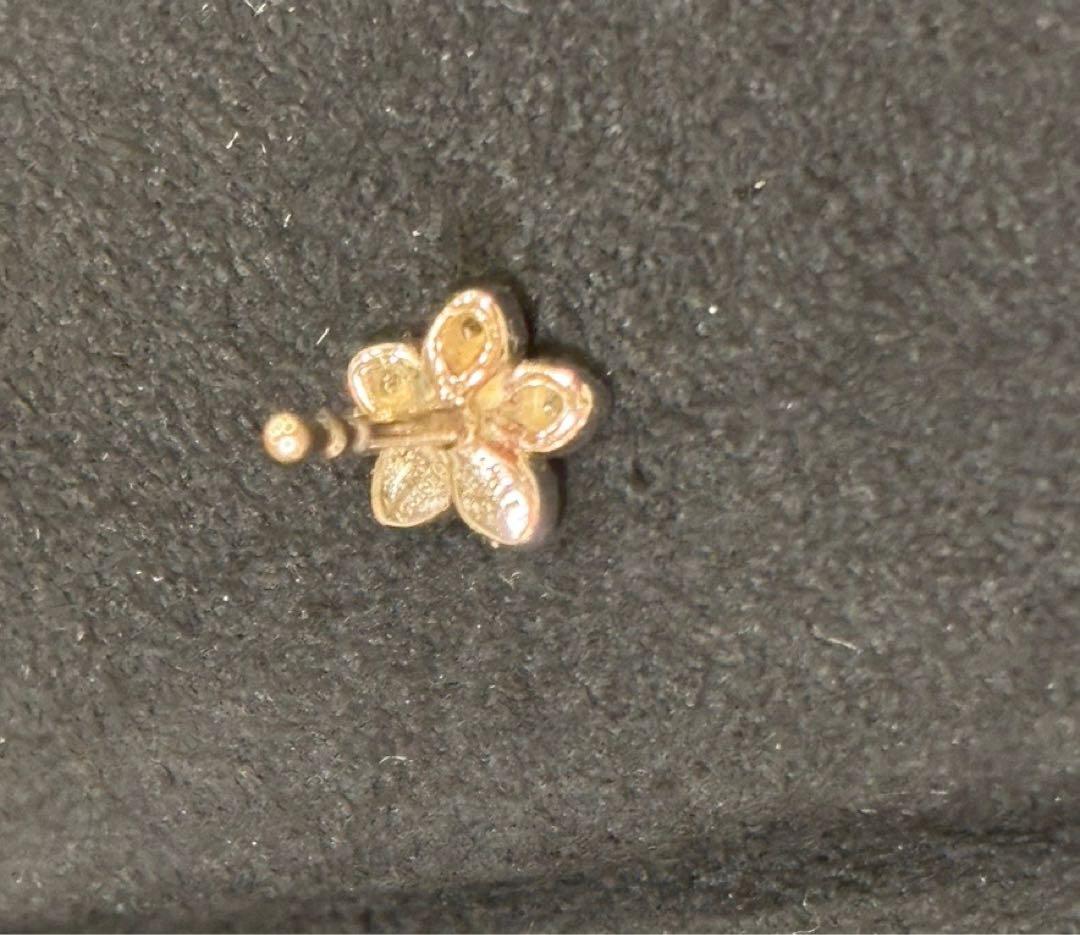 片耳のみ♡グラフワイルドフラワー プティ パヴェ ダイヤモンドスタッドイヤリング