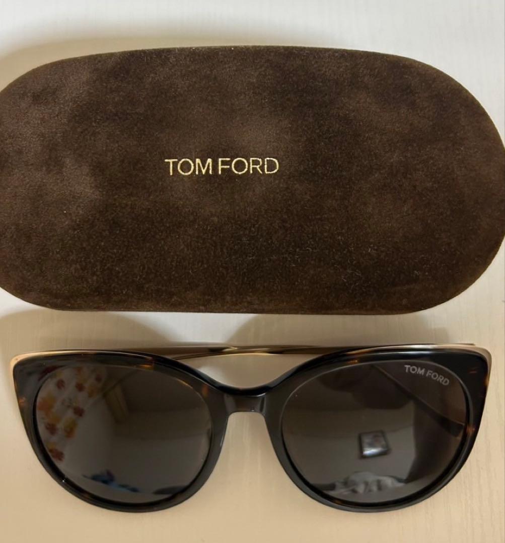 TOM FORD キャットアイサングラス
