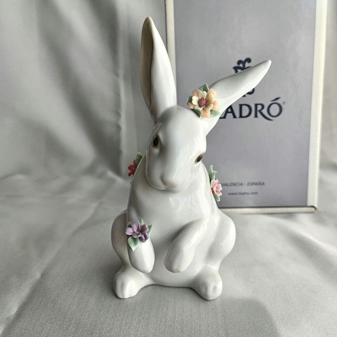 ❷リヤドロ 花飾りの白うさぎ 後ろ脚立ち 置物 インテリア ヴィンテージ