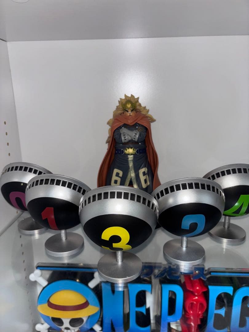 ワンピース フィギュア　ジェルマ66 DXFヴィンスモークファミリー