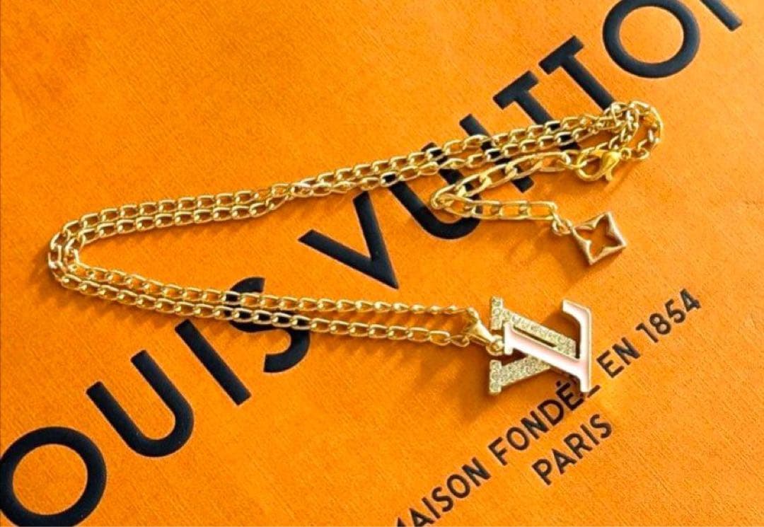 Louis Vuitton ロゴネックレス ゴールド/ピンク