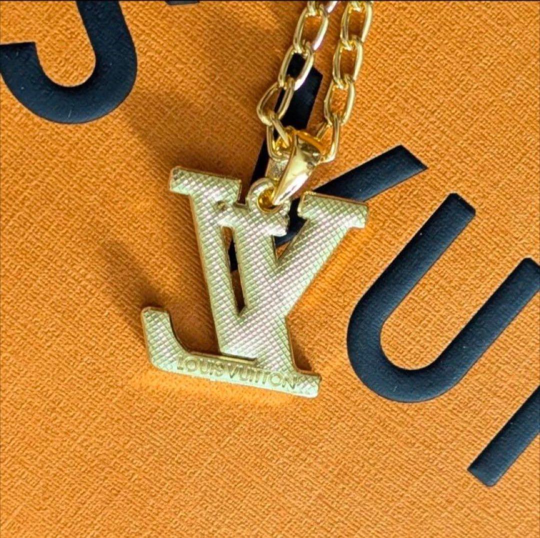 Louis Vuitton ロゴネックレス ゴールド/ピンク