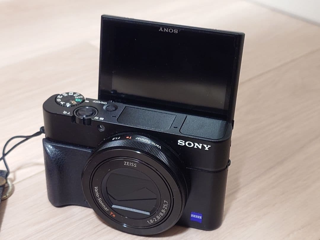 SONY RX100Ⅲコンパクトデジタルカメラ ZEISSレンズ
