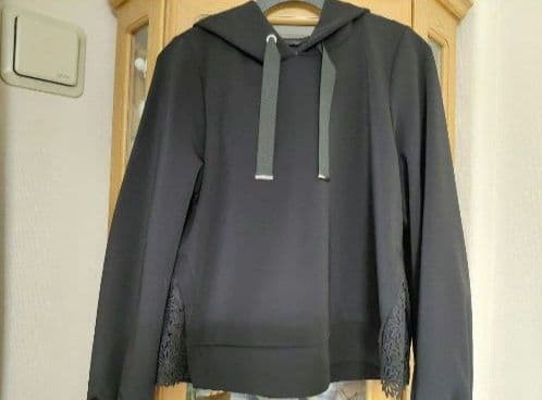 【トゥービーシック】サイズ４４ ダンボール フーディー