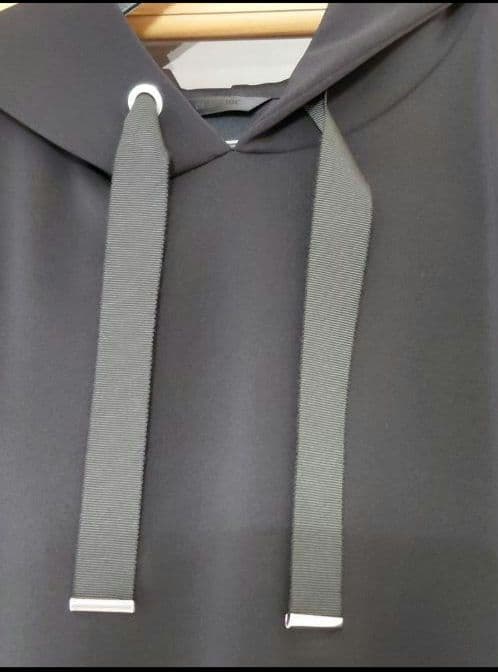 【トゥービーシック】サイズ４４ ダンボール フーディー