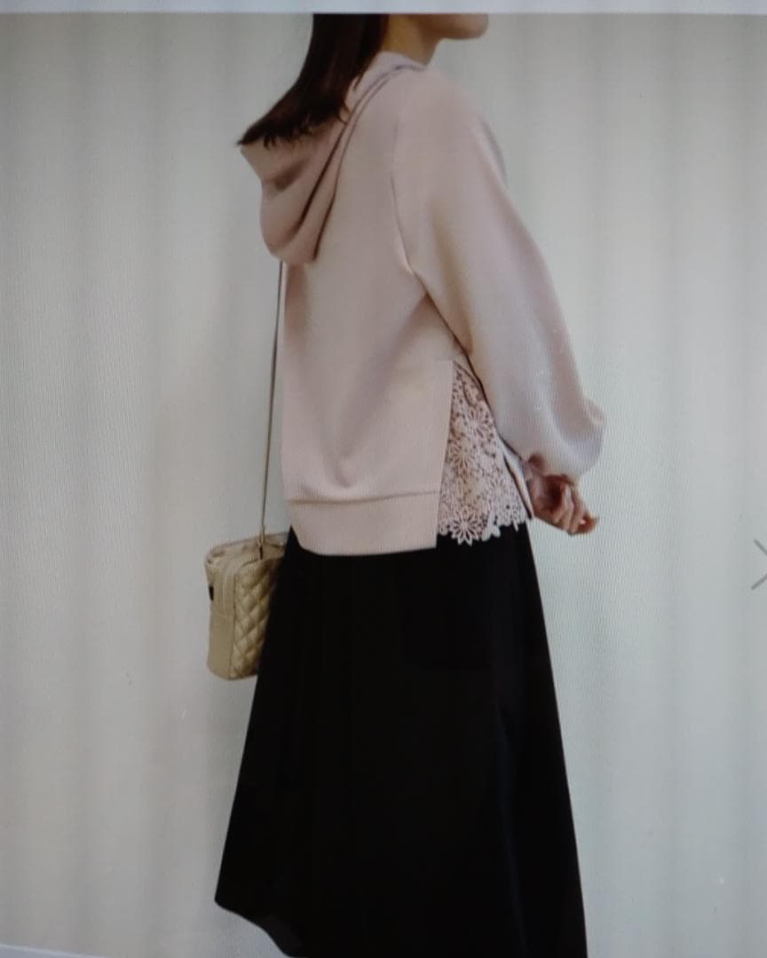 【トゥービーシック】サイズ４４ ダンボール フーディー