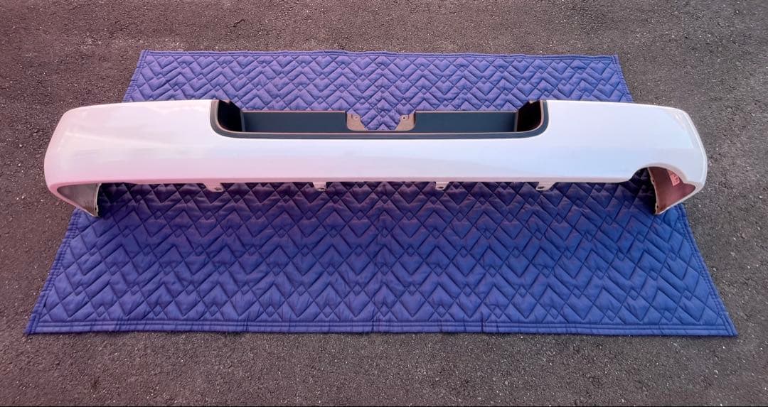 【引取限定】ハイエース ナロー 純正 リア バンパー ホワイトパール 070