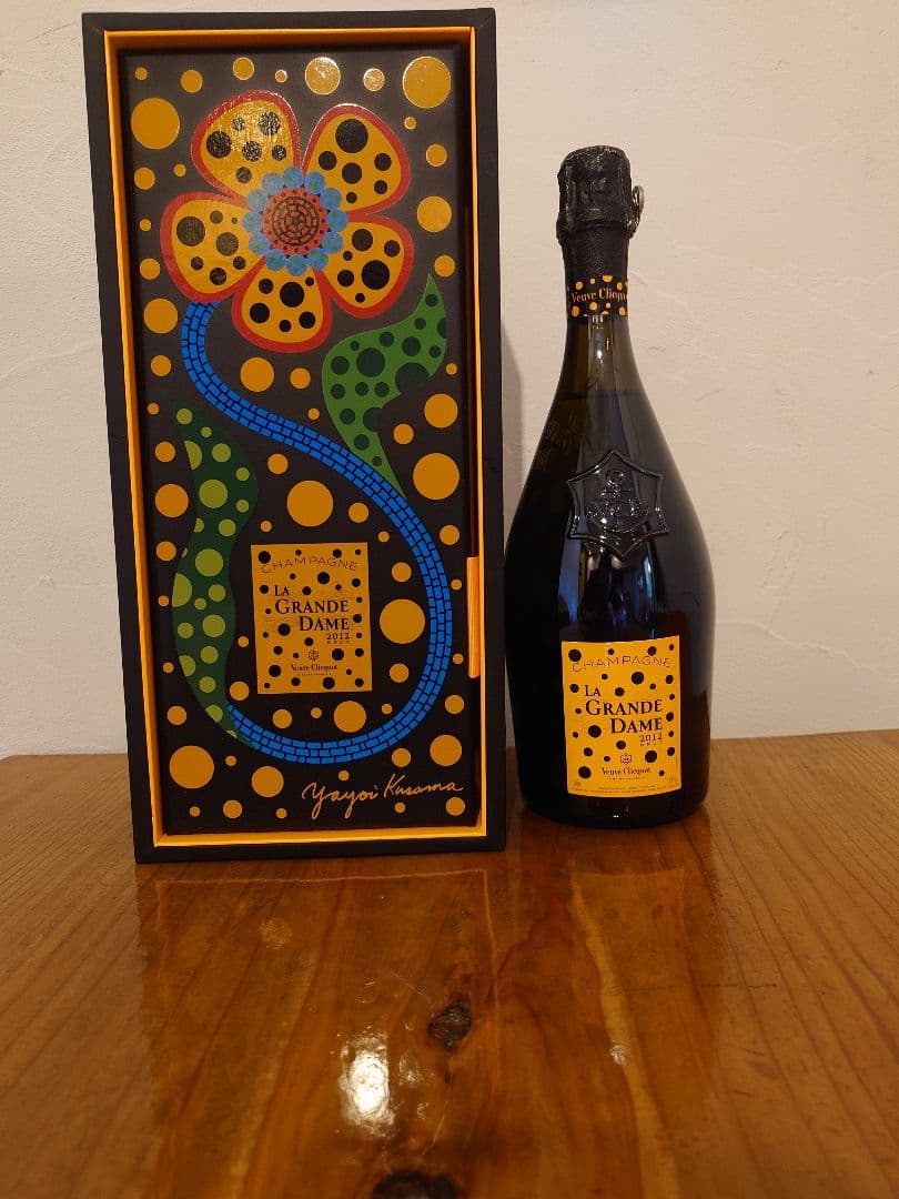 ヴーヴ・クリコ、草間彌生コラボLa Grande Dame シャンパン