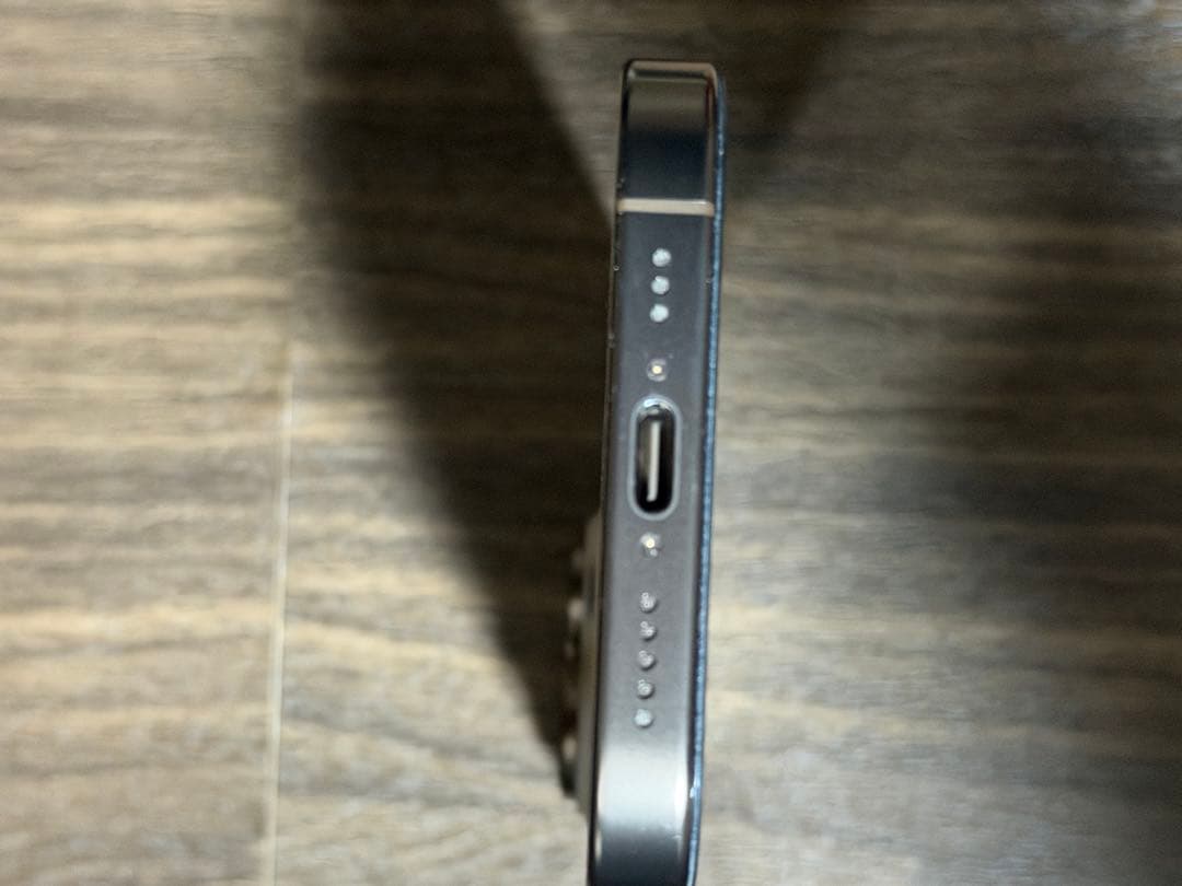 カイ【美品】iPhone16Pro 1TB デザートチタニウ