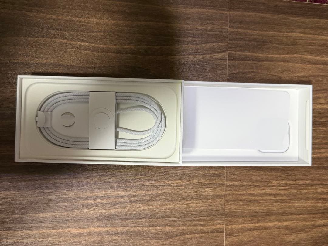 カイ【美品】iPhone16Pro 1TB デザートチタニウ