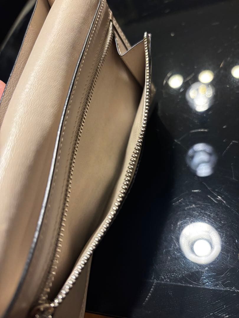 美品ロエベグリーンレザー長財布 ブラウンストラップ付き。箱、袋あり。