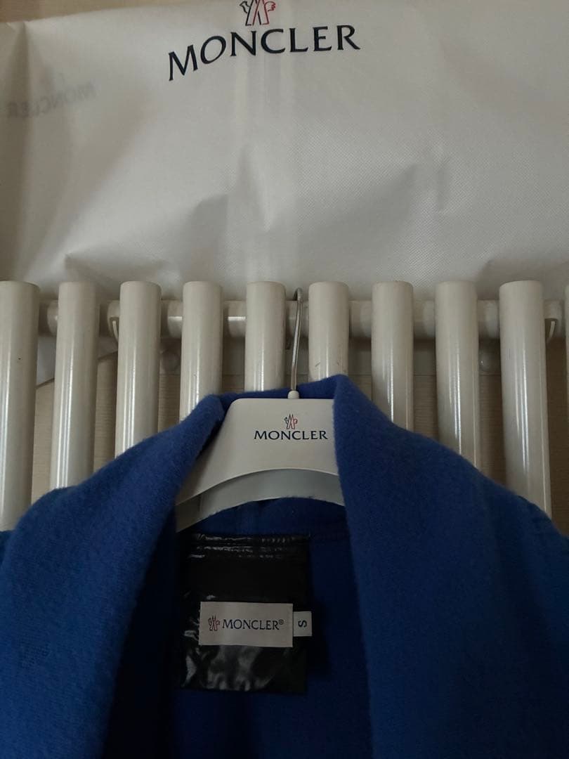 最終お値下げ　モンクレール MANTELLA マンテラ　ケープ　コート　ダウン