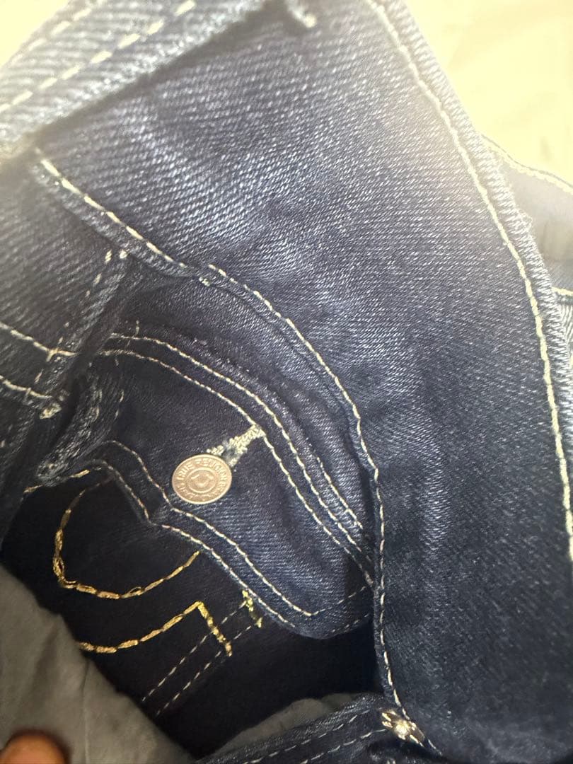 TRUE RELIGION ダークブルーデニムパンツ