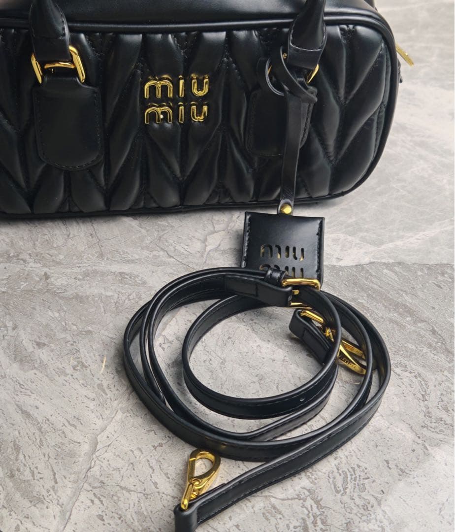 MIU MIU キルティング レザー バッグ ショルダー付き　美品