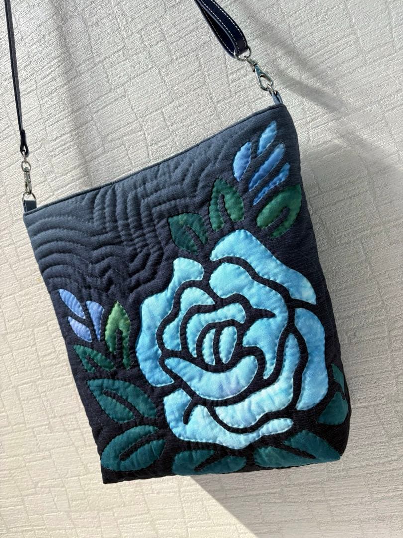 ハワイアンキルト　ショルダーバッグ　　バラ　ブルー