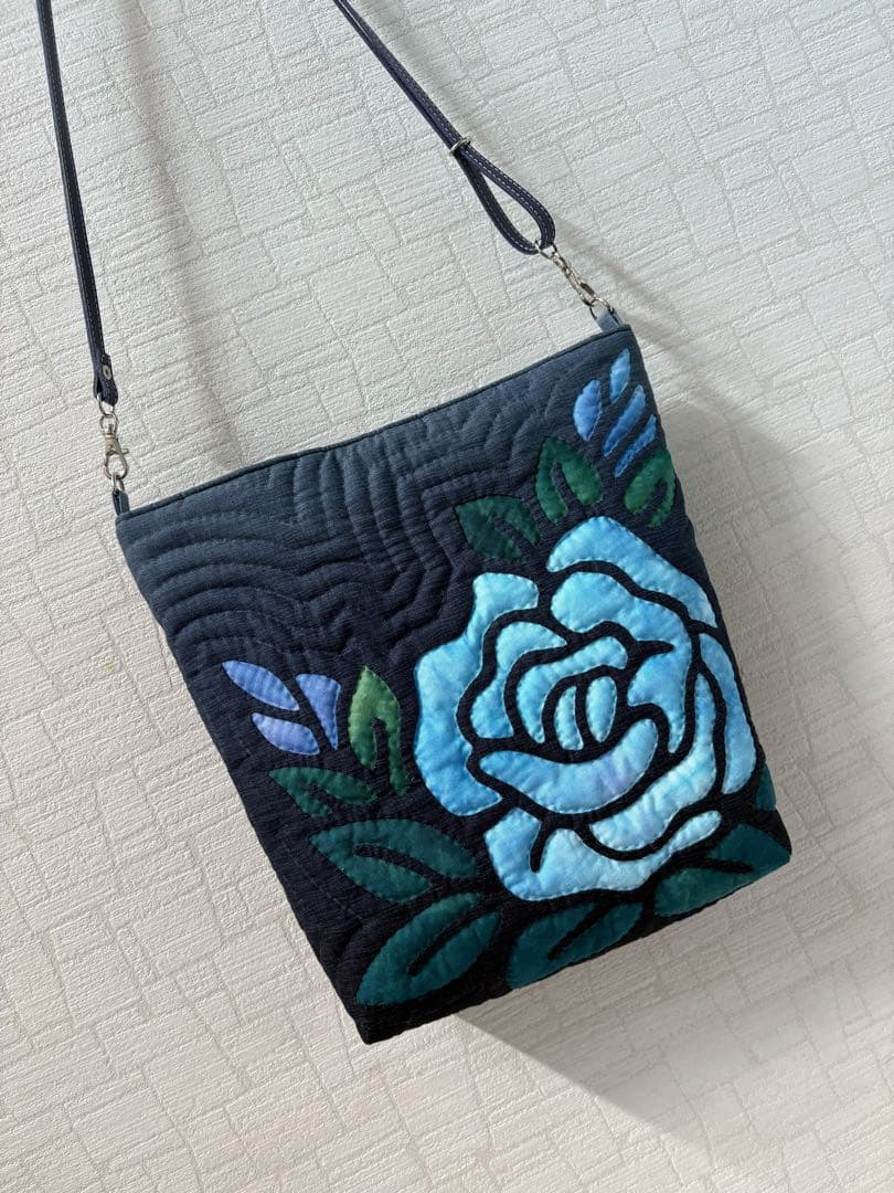 ハワイアンキルト　ショルダーバッグ　　バラ　ブルー