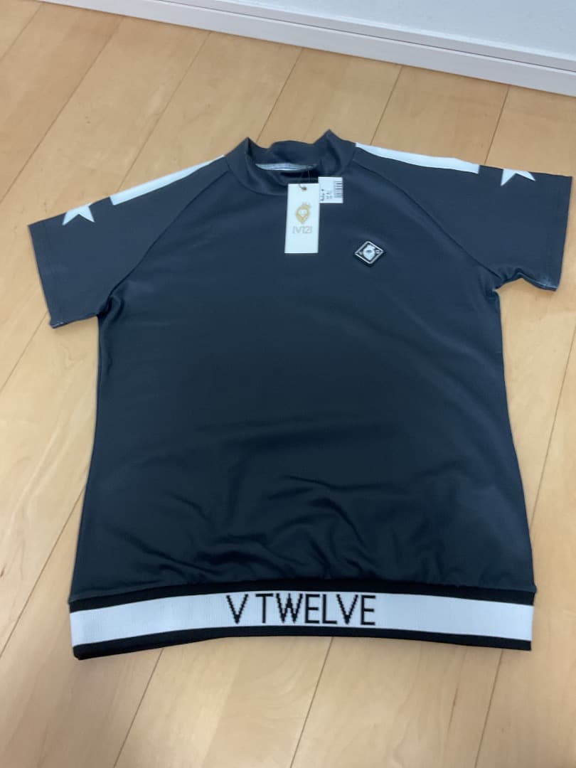 V12 レディース　半袖モックネック　新品タグつき