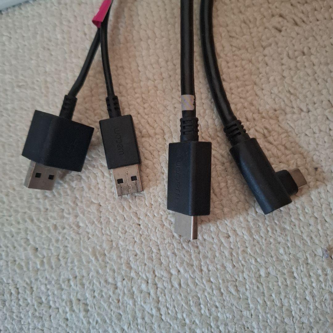 WacomOne DTC133 (液晶タブ本体・フィルム・専用ペン・ケーブル付)