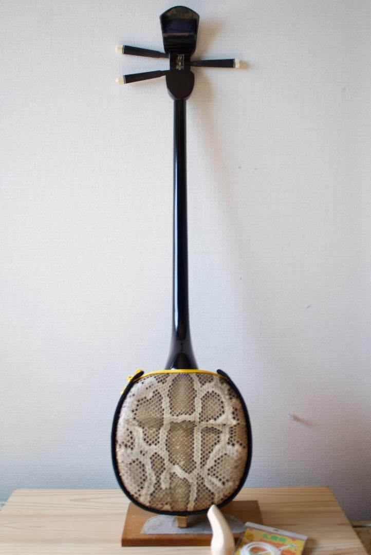 三線　沖縄　本皮強化張り 爪、ソフトケース付　初心者　三味線　送料込み