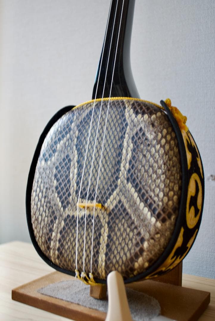 三線　沖縄　本皮強化張り 爪、ソフトケース付　初心者　三味線　送料込み