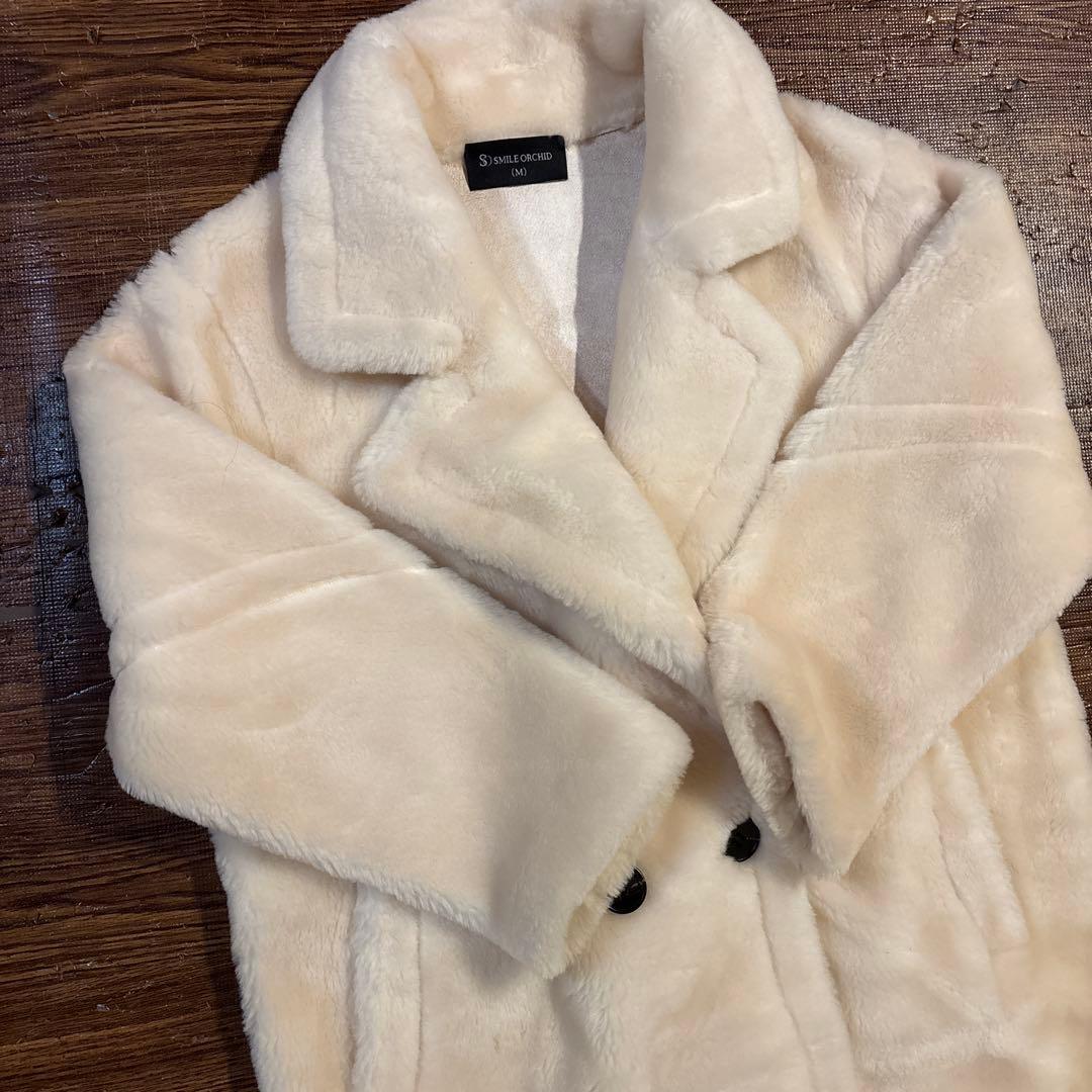 土日のみ1,000円オフ　クリーム色 ダブルブレスト ファーコート