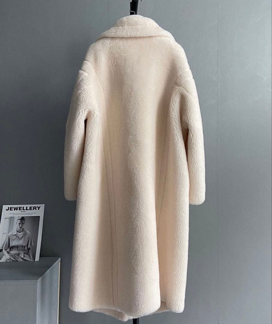 土日のみ1,000円オフ　クリーム色 ダブルブレスト ファーコート