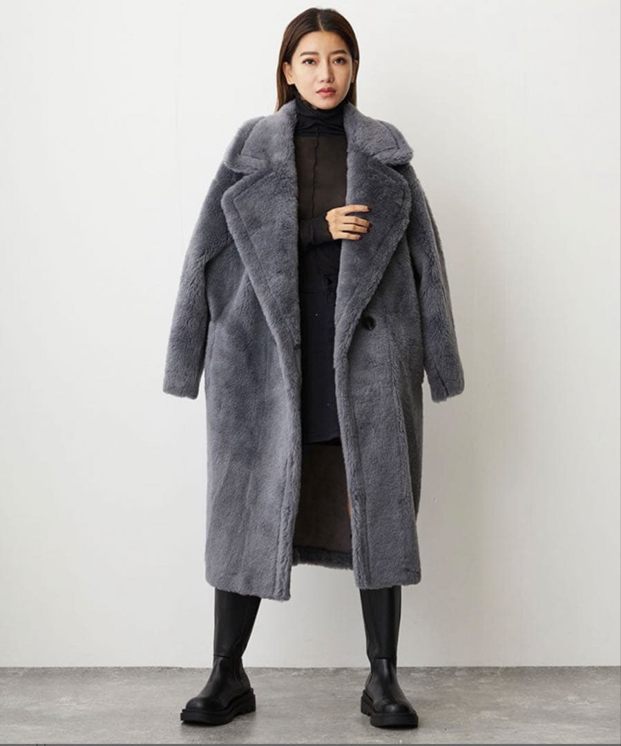 土日のみ1,000円オフ　クリーム色 ダブルブレスト ファーコート