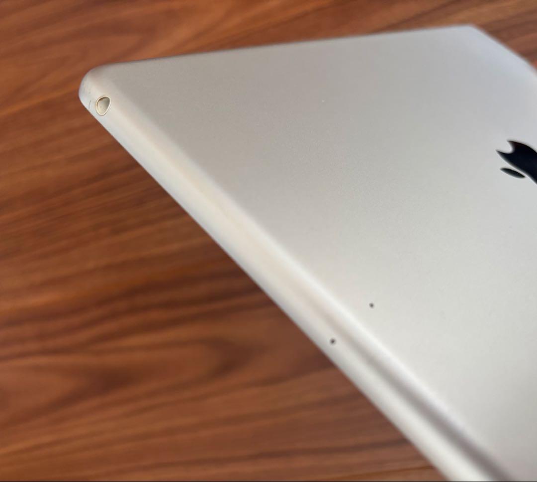 R*i様 iPad 第7世代 10.2 インチ32GB WiFi シルバー箱入り