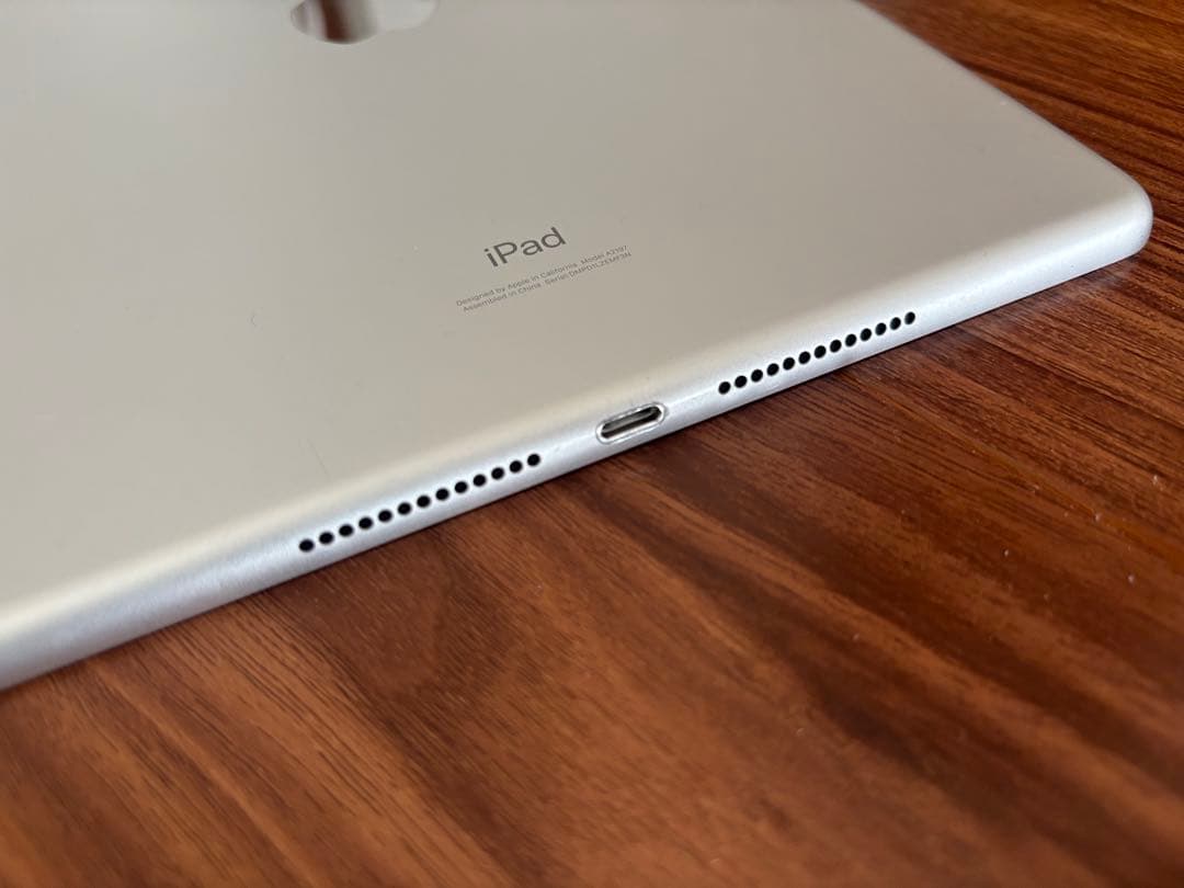 R*i様 iPad 第7世代 10.2 インチ32GB WiFi シルバー箱入り