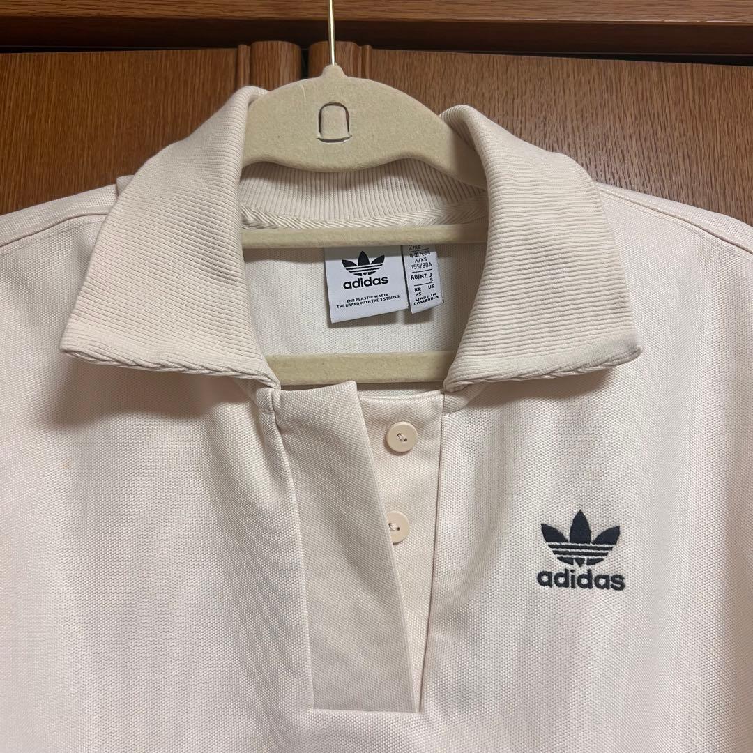 adidas originalsトップス クロップポロシャツ ショート丈