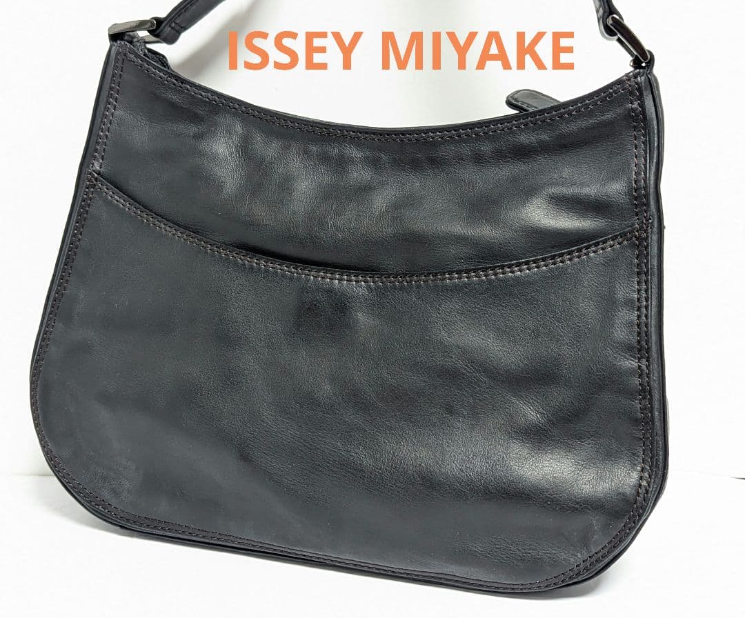 im product　ISSEY MIYAKE ショルダーバック　レザーB739