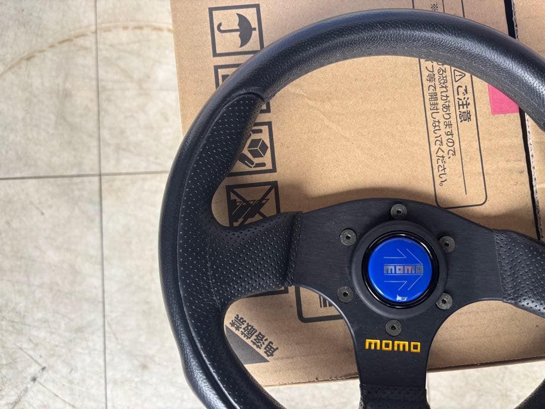 momo TEAM 280Φ ホーン、ホーンホルダーた付き