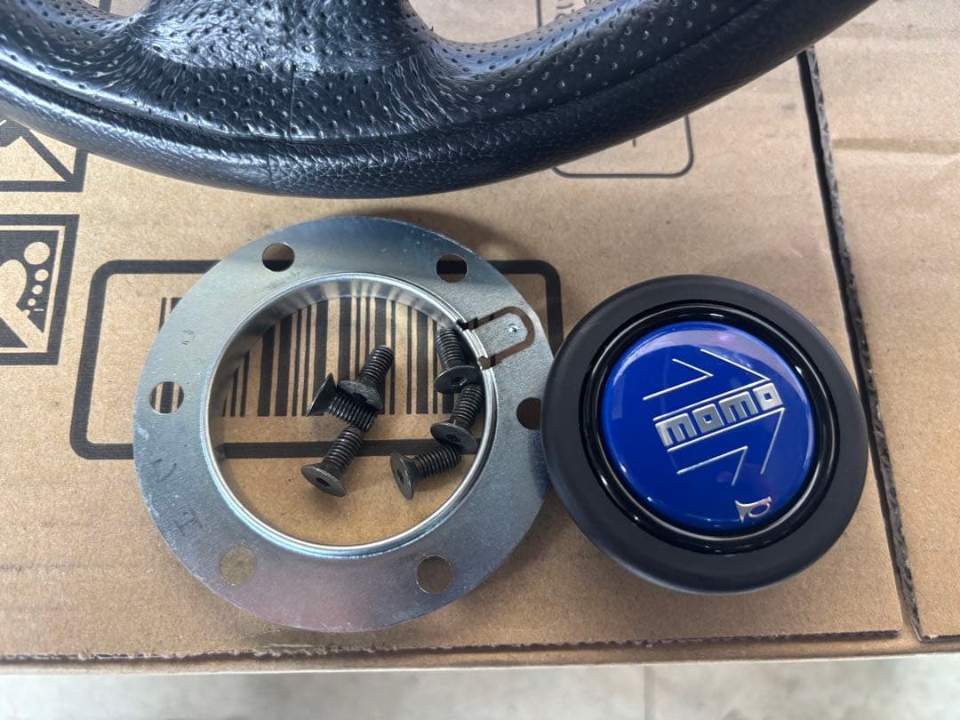 momo TEAM 280Φ ホーン、ホーンホルダーた付き