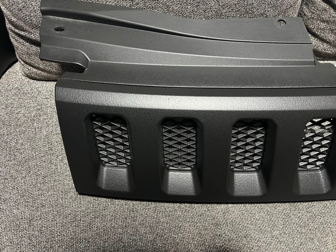 ①デリカＤ５‼️フロントグリル　送料込み‼️ラバーチッピング塗装