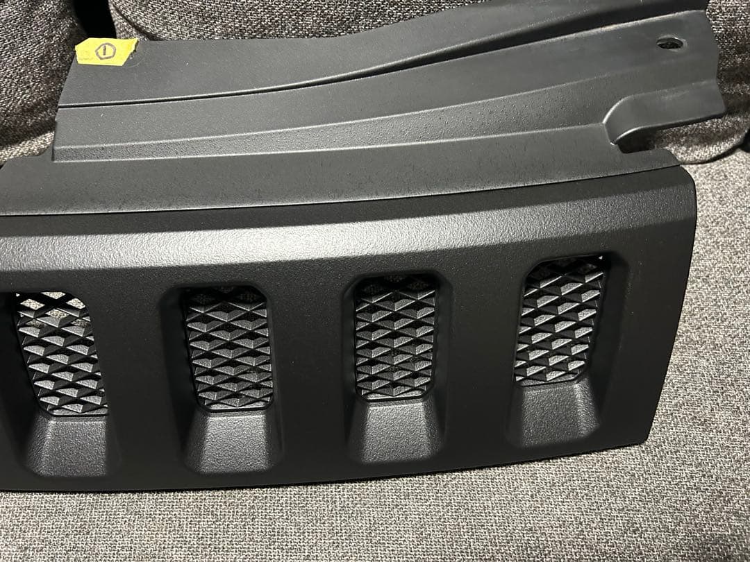 ①デリカＤ５‼️フロントグリル　送料込み‼️ラバーチッピング塗装