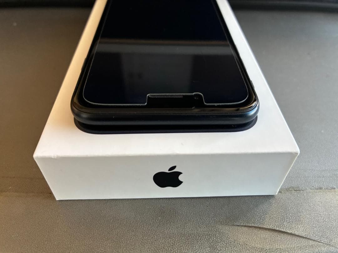 iPhone SE (第3世代) 64GB ブラック 本体