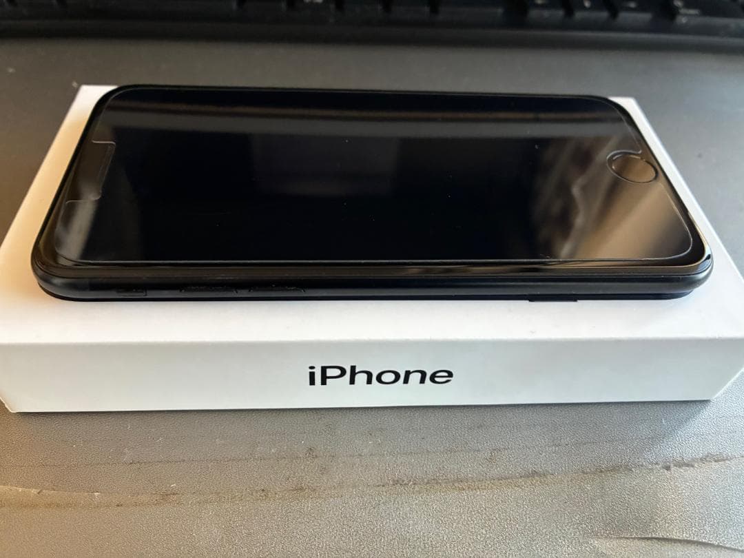 iPhone SE (第3世代) 64GB ブラック 本体