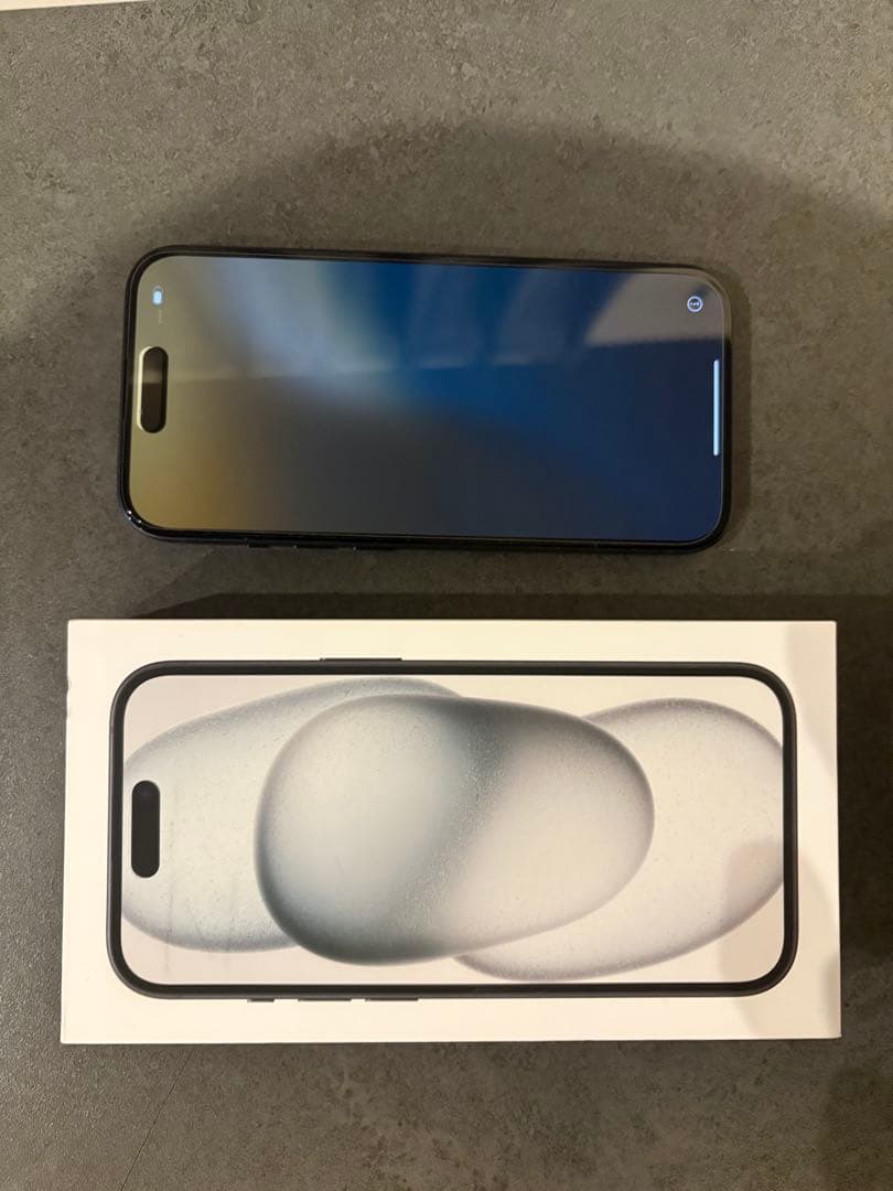 Apple iPhone 15 ブラック 本体　SIMフリー