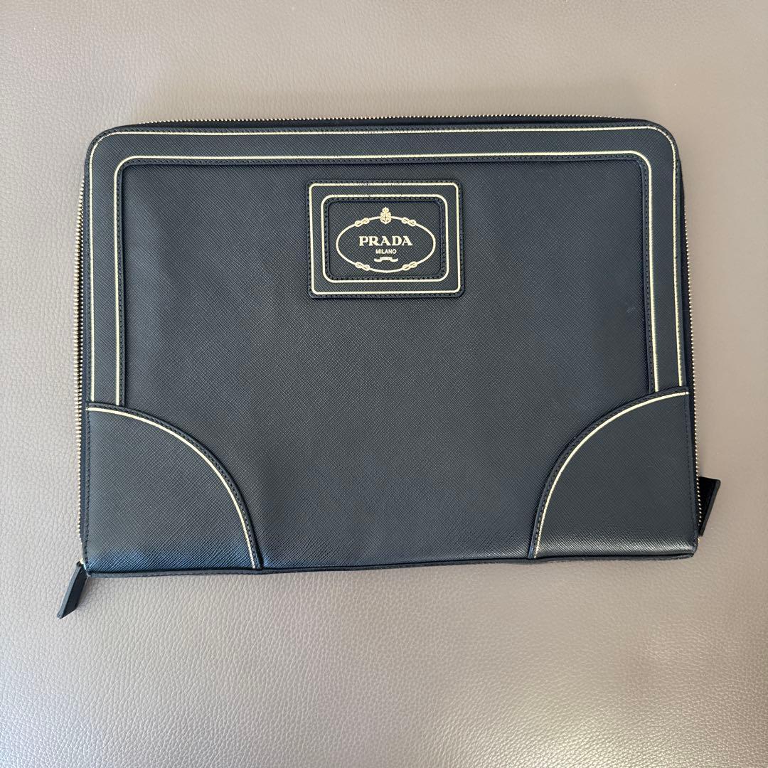 最終値引げ！Prada ドキュメントケース