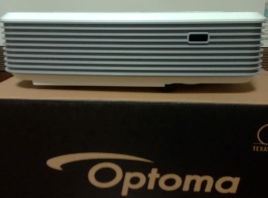 n*o様 【使用時間2時間】Optoma プロジェクター