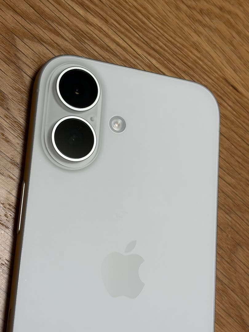 Apple iPhone 16 ホワイト