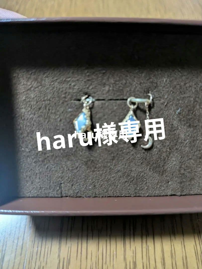 [未使用．美品] agete（ひし形のチャームのみ）箱1付き＋ショッパー付き