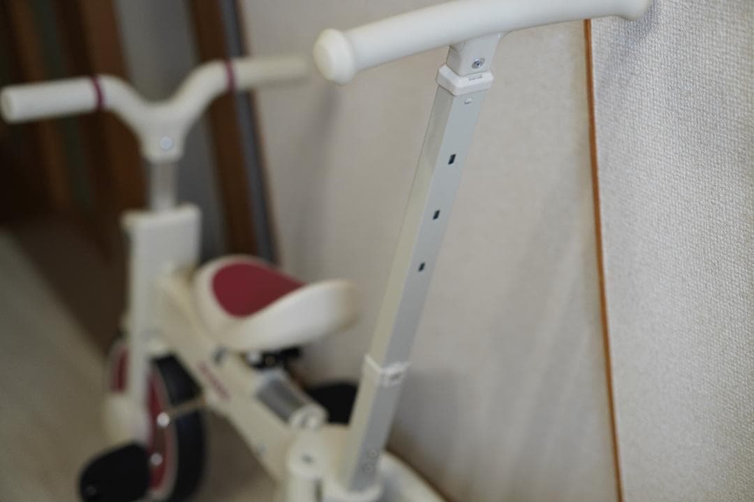 【ほぼ未使用！】三輪車・二輪車・ペダルなし・かじ取り押し棒の四役！キッズ自転車