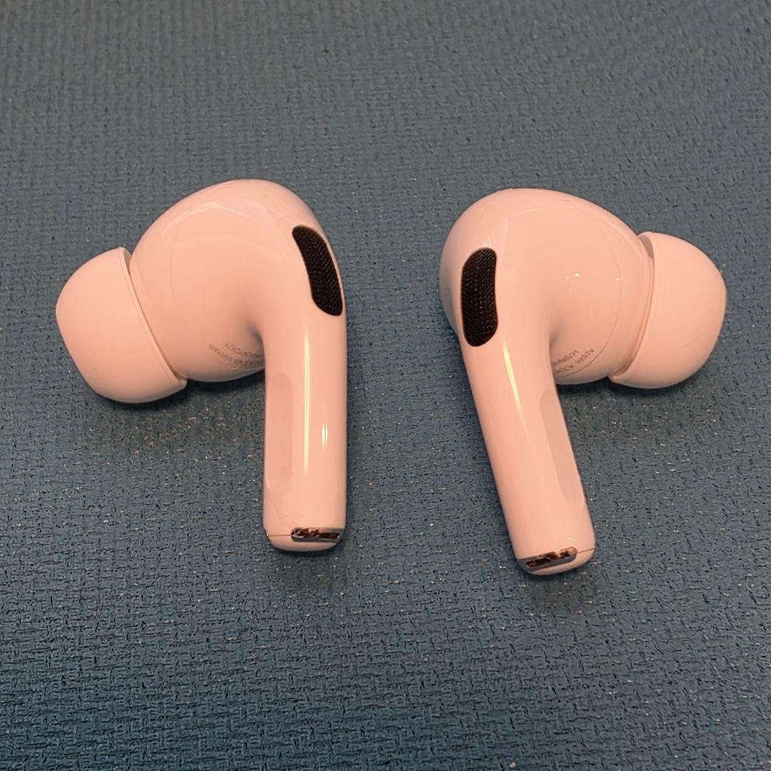 美品 AirPods Pro 第２世代（USB-C）ESRケースセット